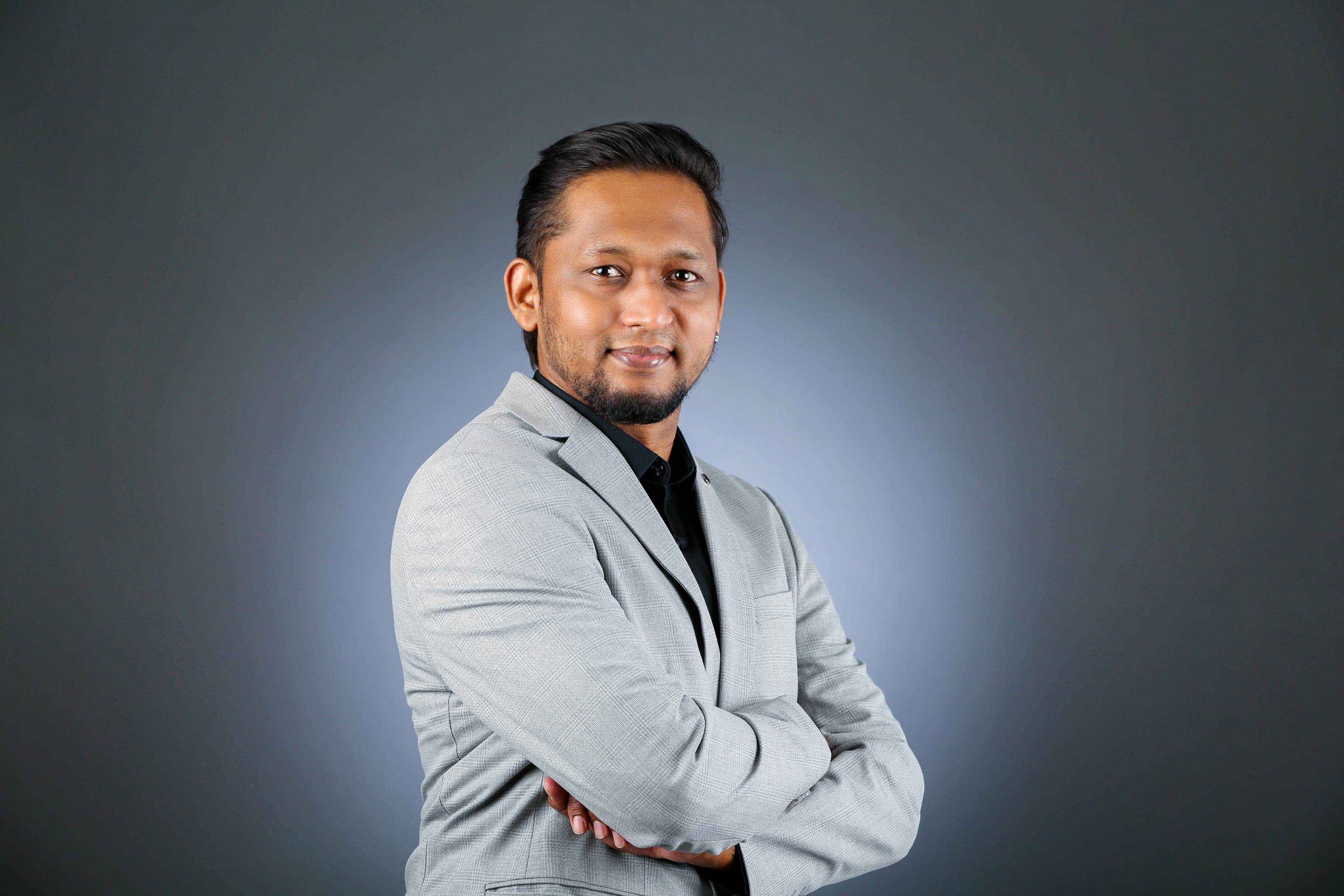 Dr. Mukkesh S
